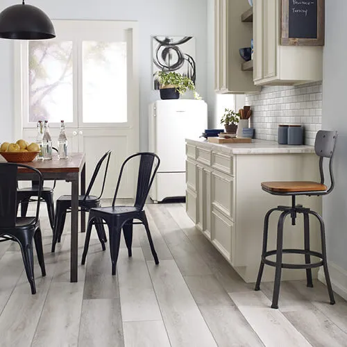 imgi_11_FarmhouseKitchen-Chateau-2x4Beveled-CS58P-150-BiancoCarrara-5U133-TitanHDPlus-2202V-5037-ModernOak-V2002-H_500x500